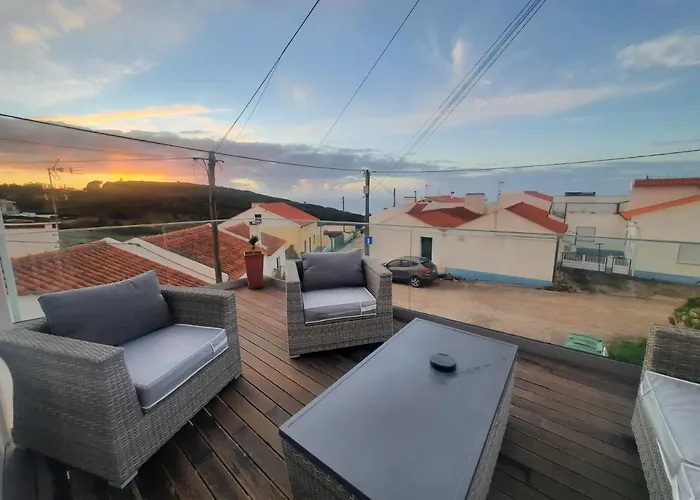 Hébergement de vacances Sunflower Sea View With Magnificent Terrace In Serra Da Pescaria, - Portugal